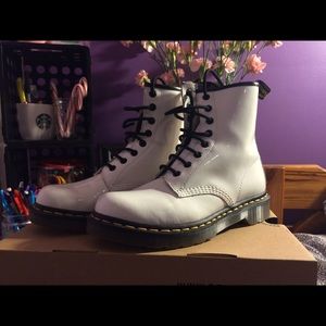 Women's size 7 white Dr. Martens