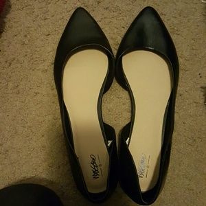 Black pointed flats