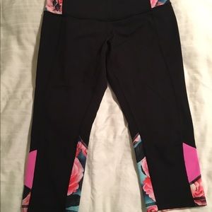 Lululemon crops size 10