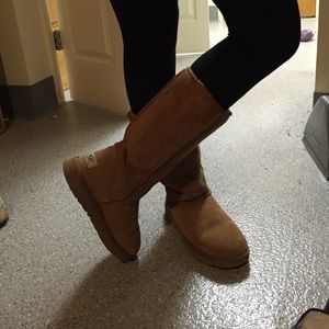 Tall chestnut ugg boots size 9