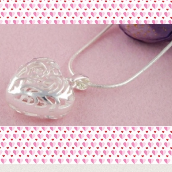 Hollow Heart❤ Pendant ️Necklace - Picture 2 of 2