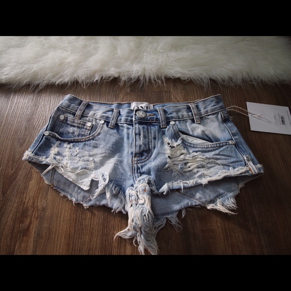 One Teaspoon "Trashwhore Cutoffs" Size 24