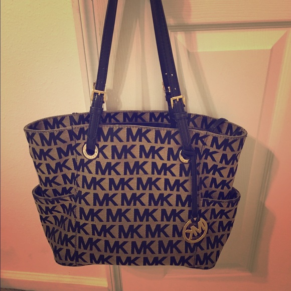👜 Reasonable Offers 👜 MK Purse