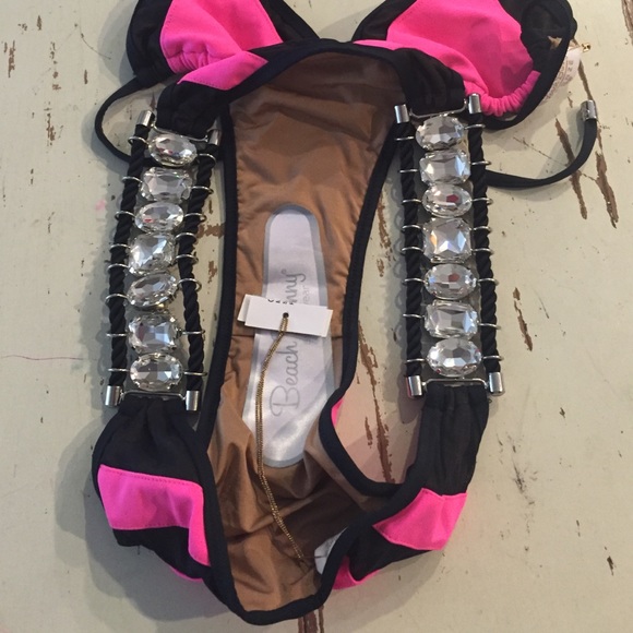 ❌SOLD❌Beach Bunny "All Roped Up" Hot Pink Black - Picture 2 of 4