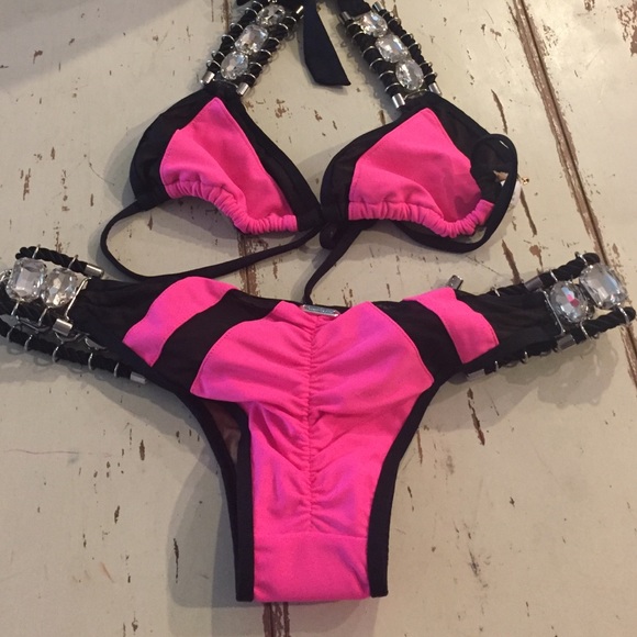❌SOLD❌Beach Bunny "All Roped Up" Hot Pink Black - Picture 3 of 4