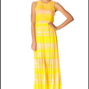 Sleeveless pleated dress