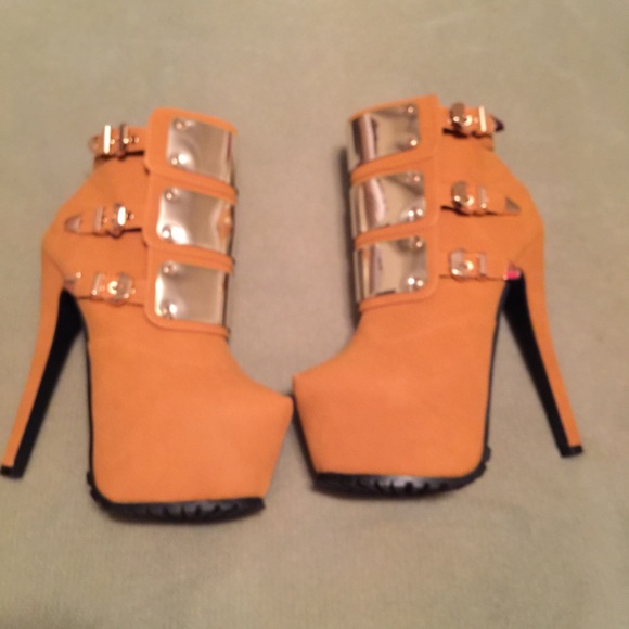 Cute ankle booties!! - Picture 1 of 4
