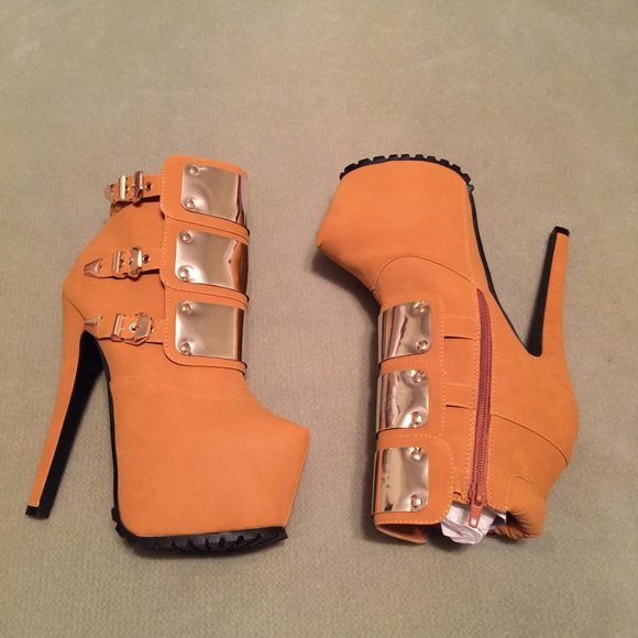 Cute ankle booties!! - Picture 2 of 4