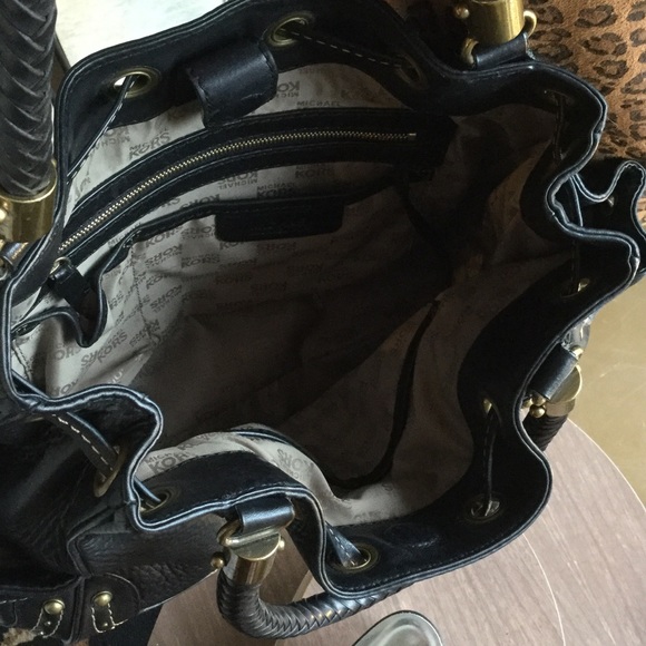 Micheal Kors bag SOLD!!!!! Don't buy - Picture 2 of 2