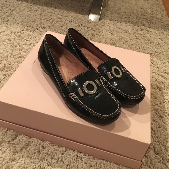 Naturalizer patent leather flats.