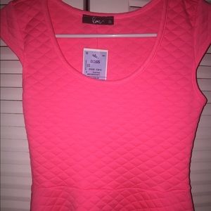 🎁🏷 NWT -- Junior Coral-Colored Dress