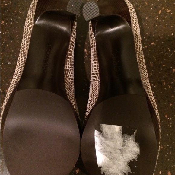 Calvin Klein - Picture 2 of 3