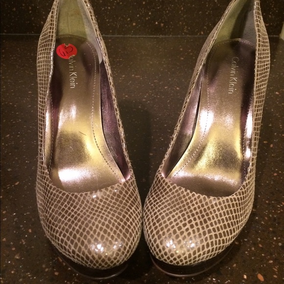 Calvin Klein - Picture 3 of 3