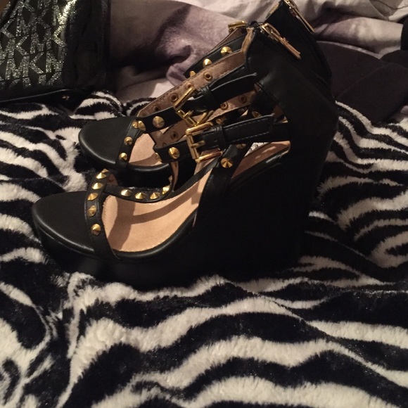 heels - Picture 2 of 3