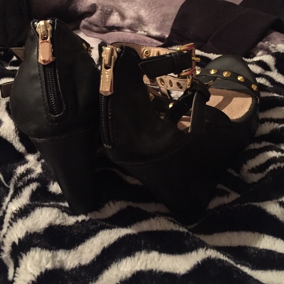 heels - Picture 3 of 3