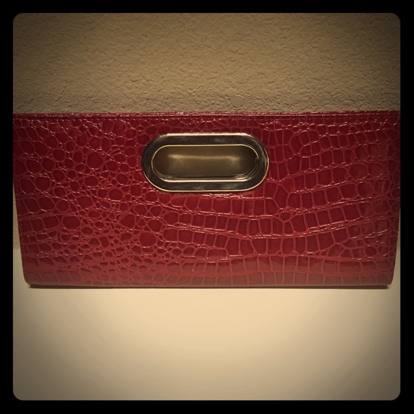 Red clutch