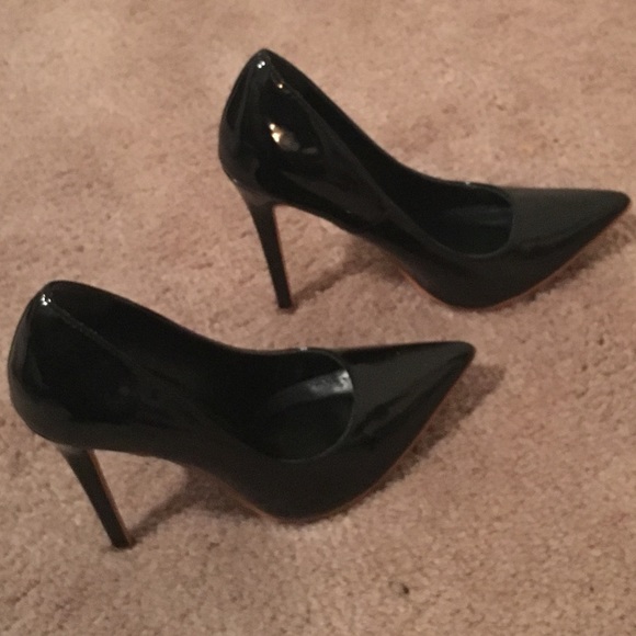 Black Faux Patent Heels. 👠