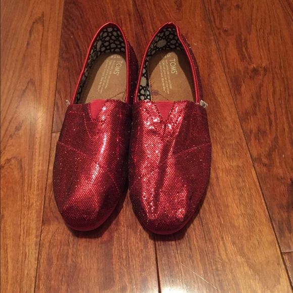✨Red sparkly Toms