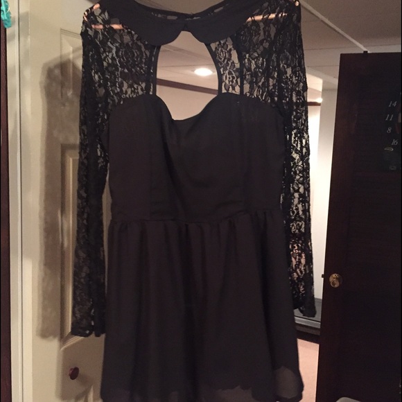Dresses & Skirts - Long sleeve black dress!