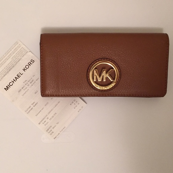 Michael Kors carryall wallet luggage/tan/camel