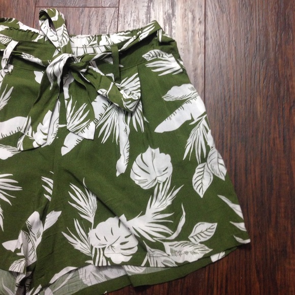 Tropical shorts - Picture 2 of 2