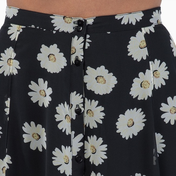 Lucca Couture Famous Daisy Maxi Skirt - Picture 3 of 5