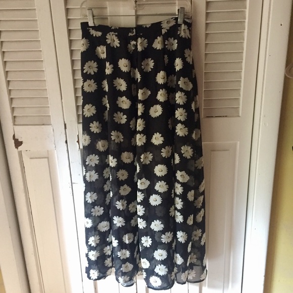 Lucca Couture Famous Daisy Maxi Skirt - Picture 4 of 5