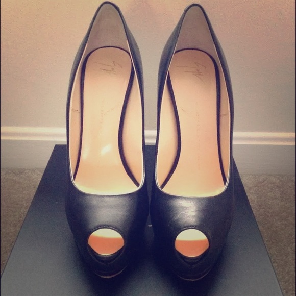 AUTHENTIC Giuseppe Zanotti Sharon pumps 39