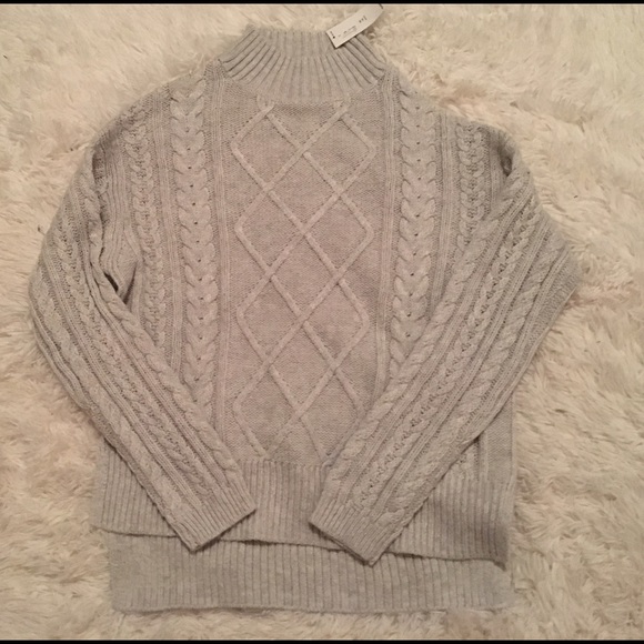 Turtleneck/Mock Neck Sweater