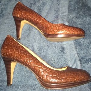 Nine West brown/cognac faux crocodile heel