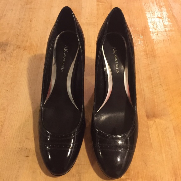 Black Anne Klein Oxford Heels in Size 11