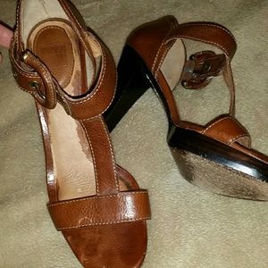 *REPOSH*  FRYE heels