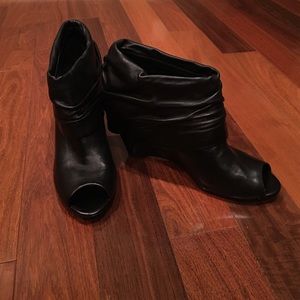 Leather bootie