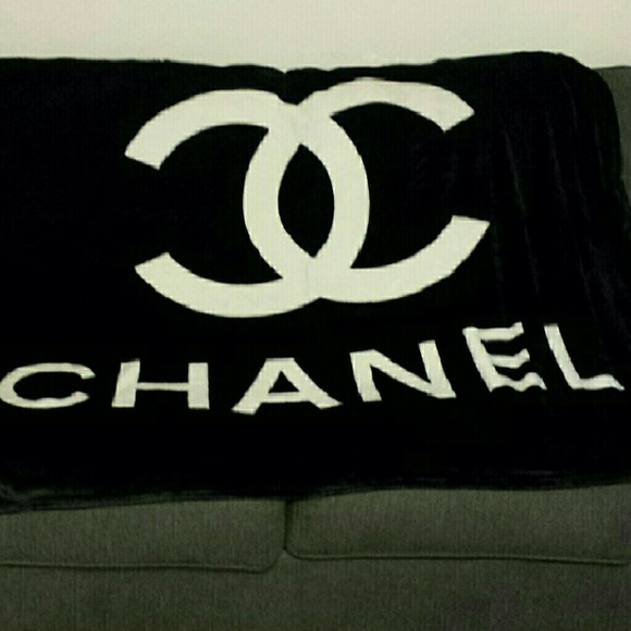 Super Soft throw blanket!
