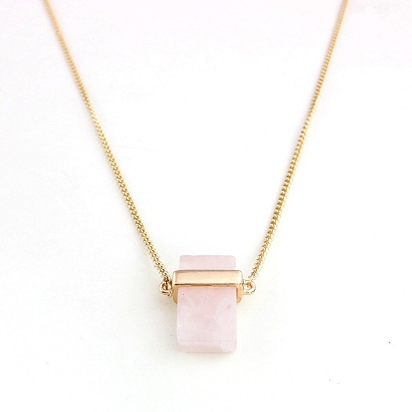 HP 🎉 Pink Quartz Natural Stone Pendant Necklace - Picture 3 of 3