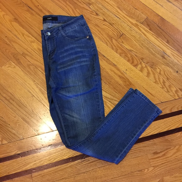 New favorite cut knee jeans ONLY 3 left SALE - Picture 2 of 3