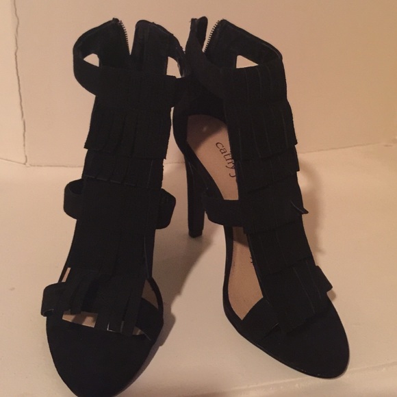 T straps heels . - Picture 2 of 3