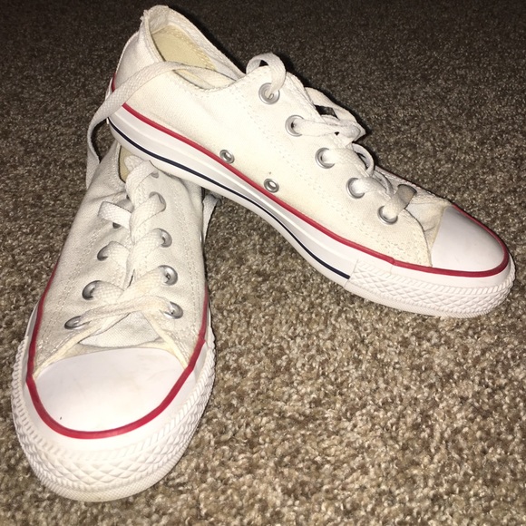 WHITE LOW TOP CONVERSE