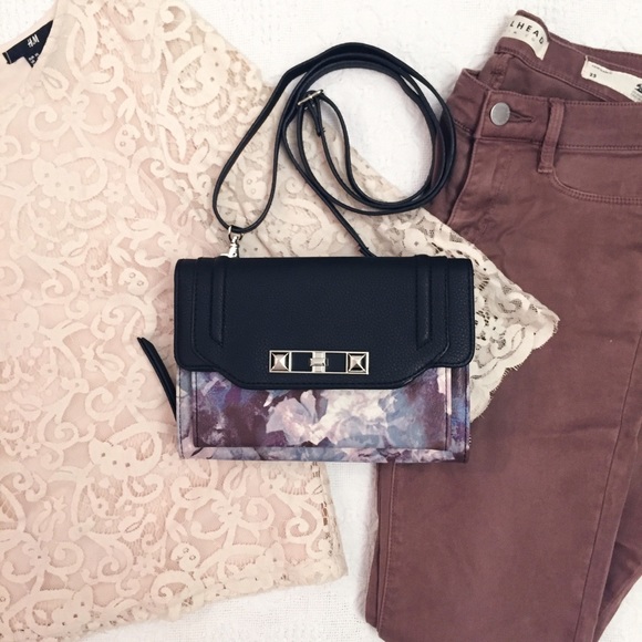 NEW Jessica Simpson Convertible Crossbody Clutch