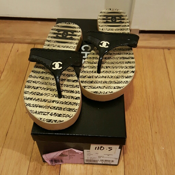 CHANEL FLIP FLOPS SIZE 7