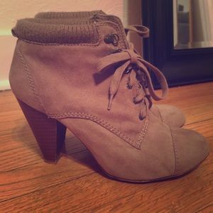 The perfect taupe heels/booties!