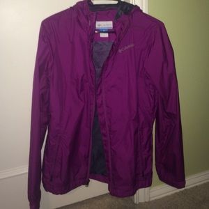 Columbia wind breaker/light jacket