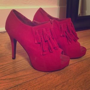 Fringed red platforms!
