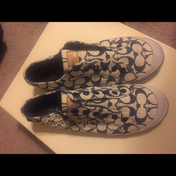 Khaki and Blue Coach Tennis