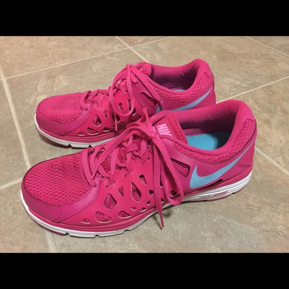 🎀SOLD LOCALLY🎀Nike fusion run 2 hot pink size 10
