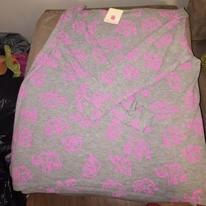 Grey long sleeve tee with pink elephants