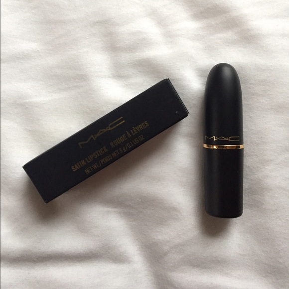 Re listing of MAC Exclusive Event lip