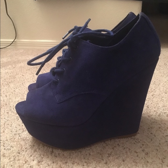 Steve Madden Size 7 Suede Wedges - Picture 2 of 3