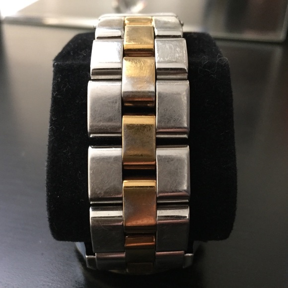 Marc Jacobs dual tone watch. No trades. - Picture 4 of 4
