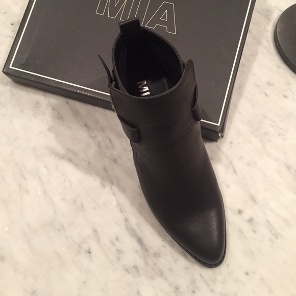 Black MIA booties NWT - Picture 2 of 3